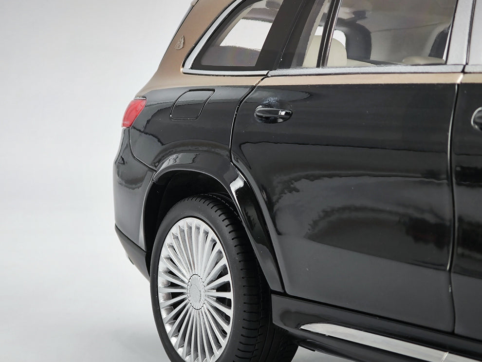 Paragon 1:18 Mercedes-Maybach GLS 600 Silver Diecast Model – Luxury SUV All-Opening Collector Car