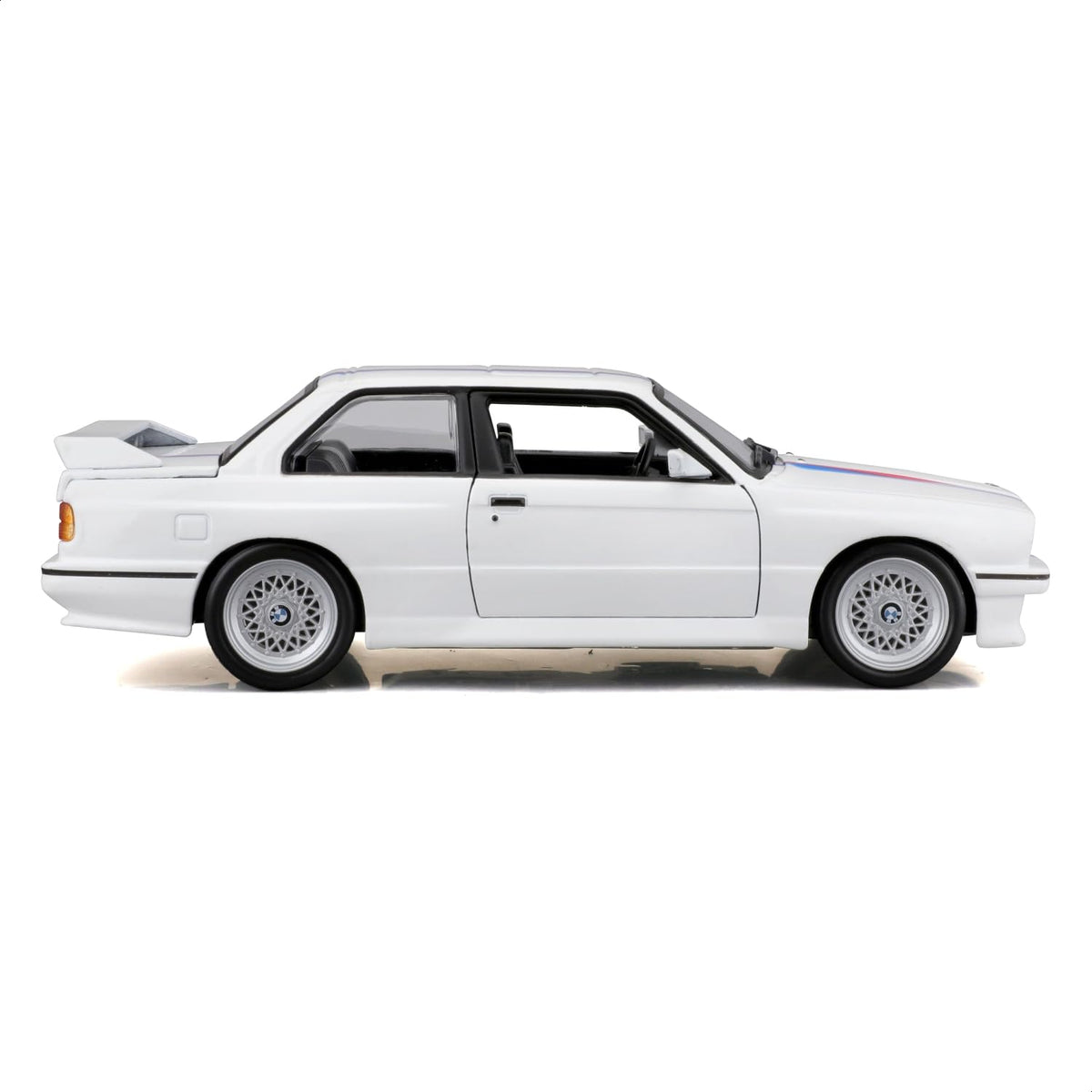 Bburago 1:24 1988 BMW 3 Series M3 (E30) Die-Cast Car – Classic Collector Model